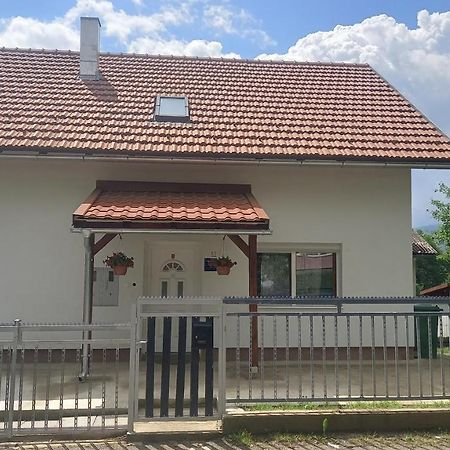 Apartamento Keti Plaški Exterior foto