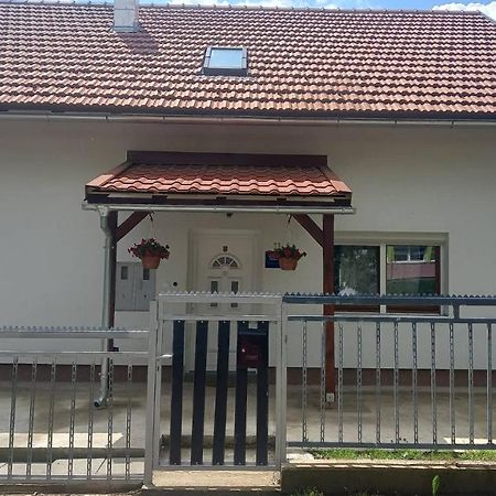 Apartamento Keti Plaški Exterior foto