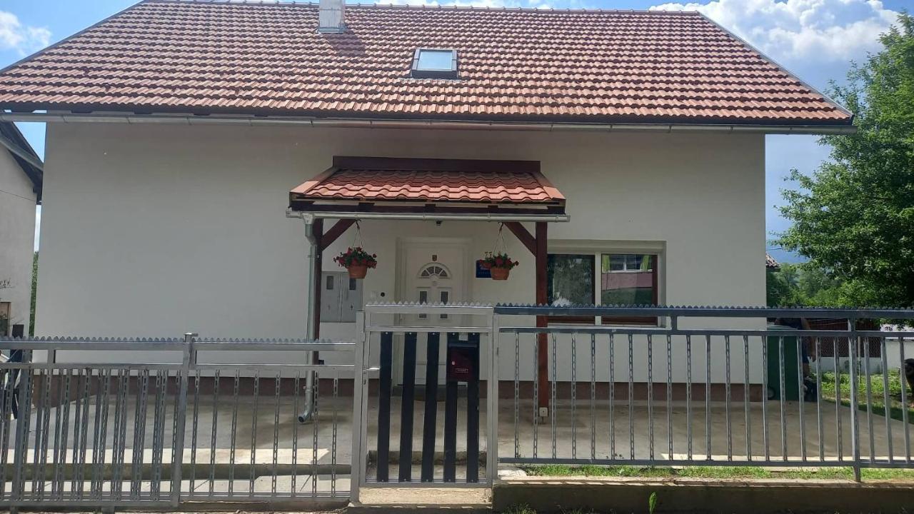 Apartamento Keti Plaški Exterior foto