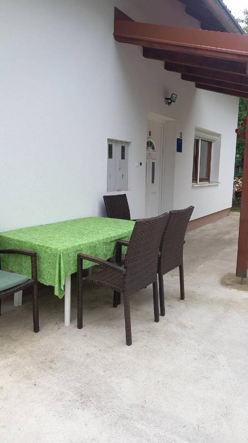 Apartamento Keti Plaški Exterior foto